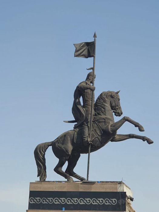 В Актау устанавливают памятник Шотан-батыру