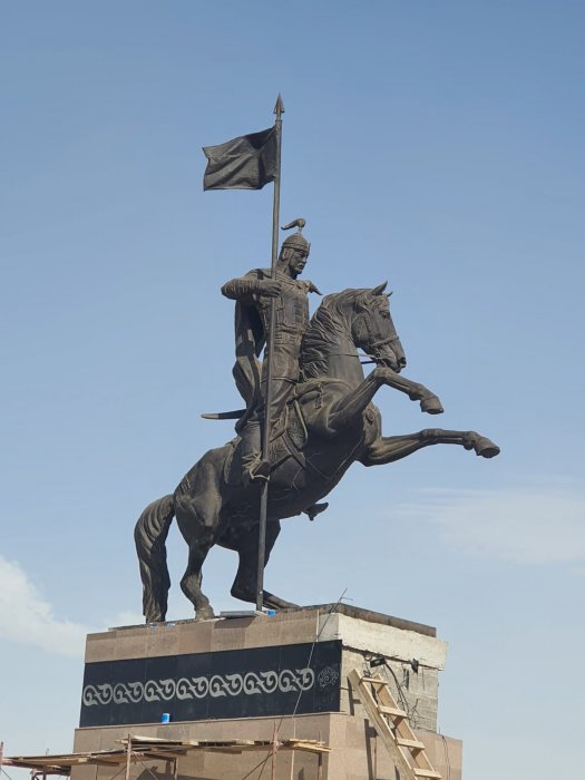 В Актау устанавливают памятник Шотан-батыру