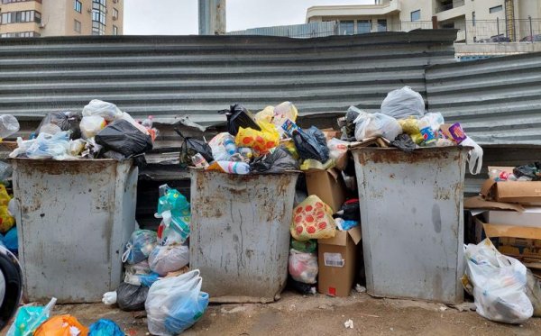 На завалы мусора жалуются жители Актау