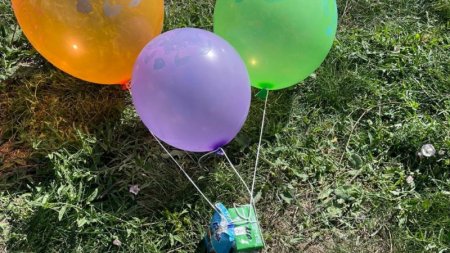 Поиски 5-летней Мадины: на полях оставляют еду с воздушными шарами 