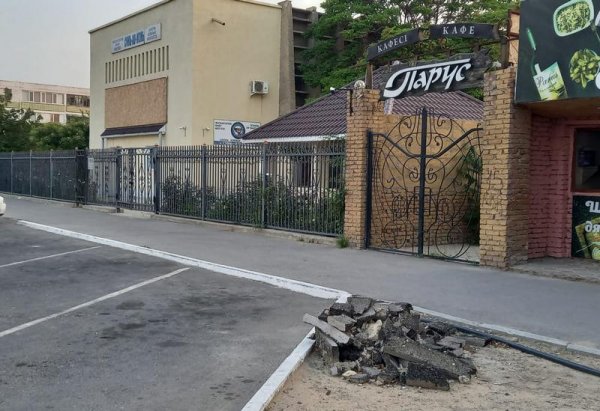 Асфальт после ремонта свалили в кучу в Актау