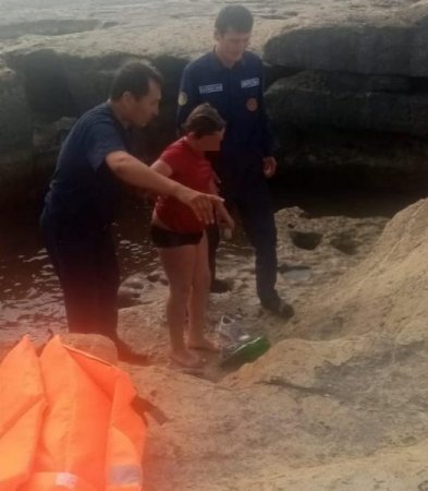 В Актау спасли двух тонущих подростков