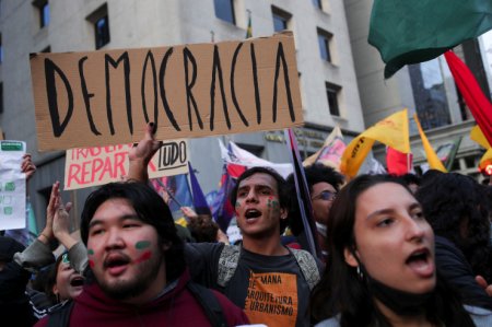 Массовые протесты вспыхнули в преддверии выборов в Бразилии