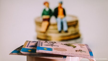 Токаев принял решение повысить минимальную зарплату 