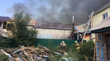 Труп мужчины извлекли из подвала сгоревшего оружейного магазина в Костанае 