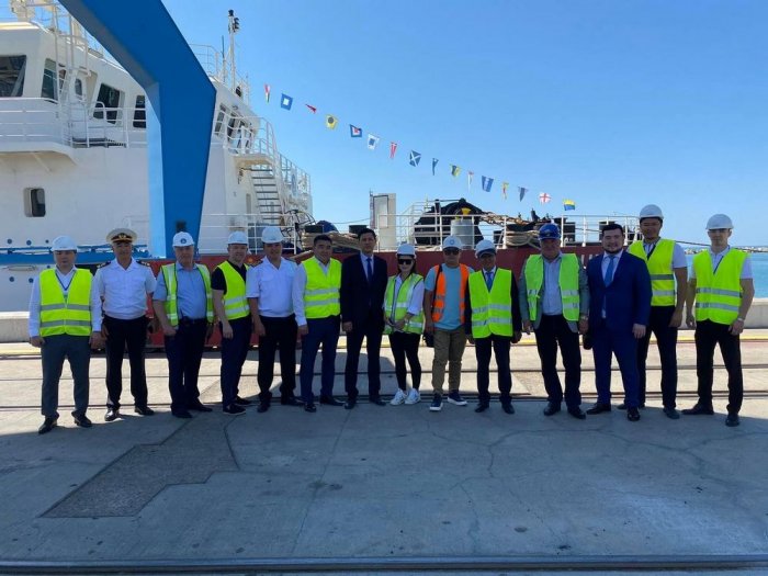 Из морского торгового порта Актау в направлении Баку вышел второй казахстанский контейнеровоз «Сункар»