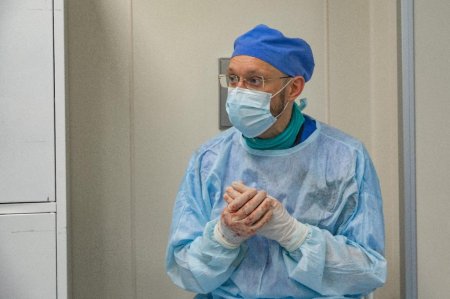 Российский врач прооперировал 15 актауских детей