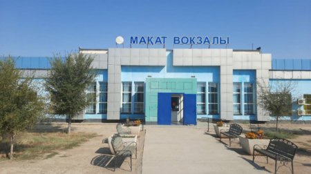 Мать 80 лет "ждет" сына с войны на вокзале в Атырауской области 