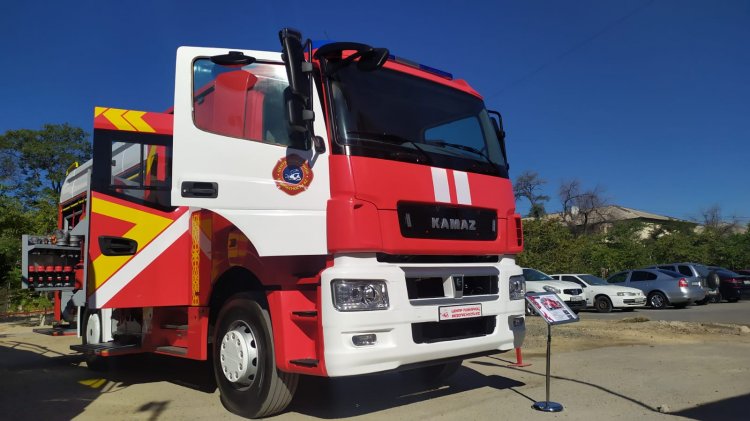 Maybach в пожарном депо: в Актау презентовали уникальные модели пожарных автомобилей