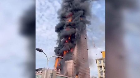В Китае сгорел 200-метровый небоскреб крупнейшего провайдера China Telecom
