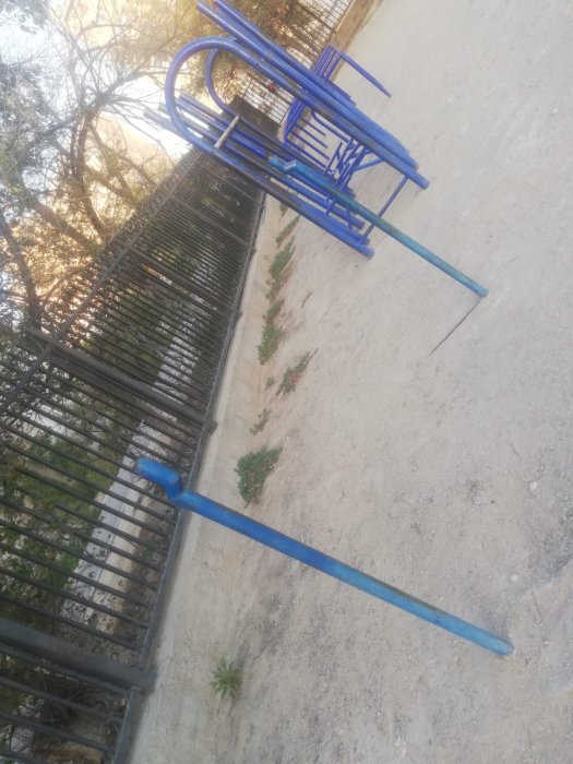 В плачевном состоянии: жители 12 микрорайона Актау пожаловались на ужасное состояние футбольного поля