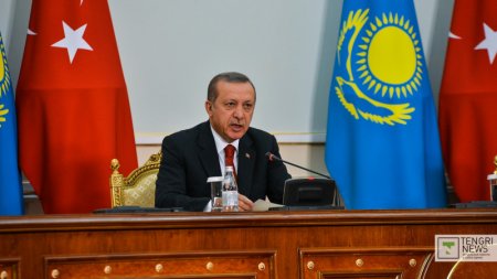Эрдоган: Внимательно наблюдаю за событиями в Казахстане