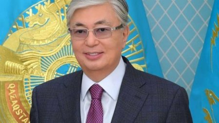 Токаев поздравил казахстанских учителей с праздником 