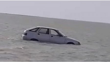 10 авто под водой в Атырауской области: видео прокомментировали в МЧС