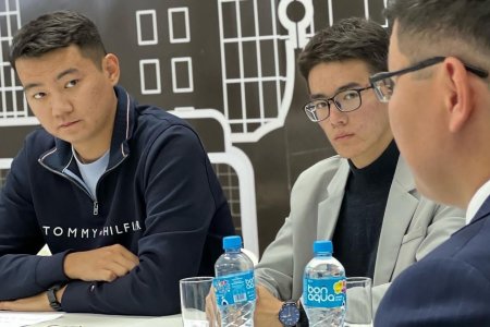 Заместитель акима области Улугбек Тналиев встретился с молодёжными лидерами