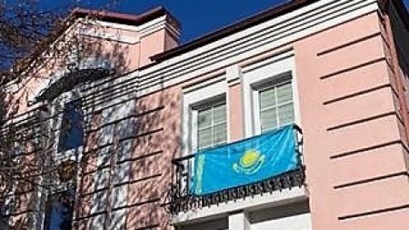Посольство обратилось к казахстанцам в Украине