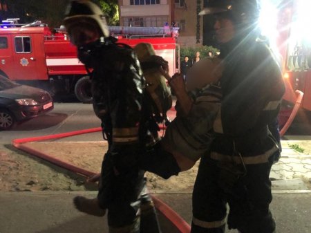 В Актау загорелась гостиница: Из пожара спасли человека