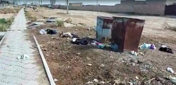 Жители пригорода Актау пожаловались на непродуманную установку дорожных знаков