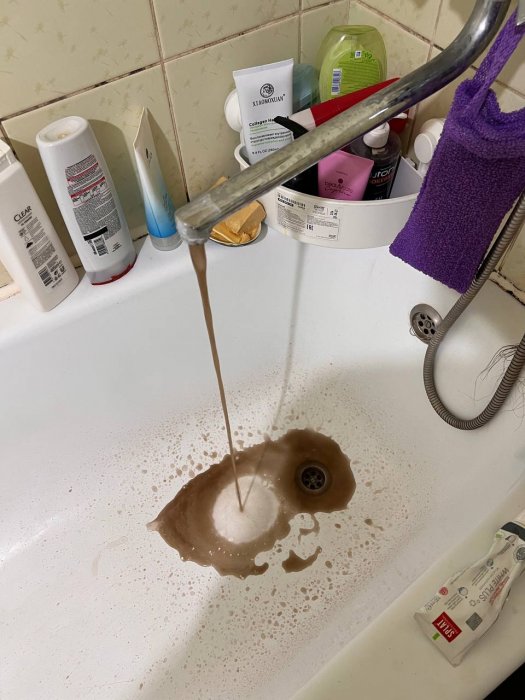 Жители Актау жалуются на грязную питьевую воду