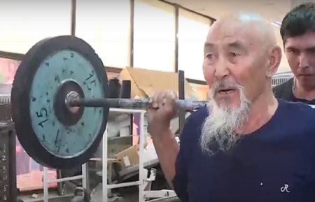 80-летний пауэрлифтер из Темиртау готовится к чемпионату мира