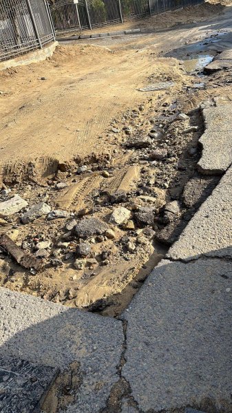 Жители 15 микрорайона Актау жалуются на разрушенные дороги