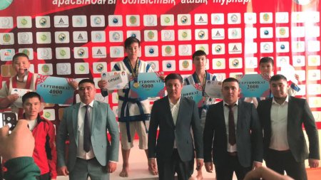 Свыше 300 спортсменов участвовали в областном турнире по қазақ күресі в Бейнеу