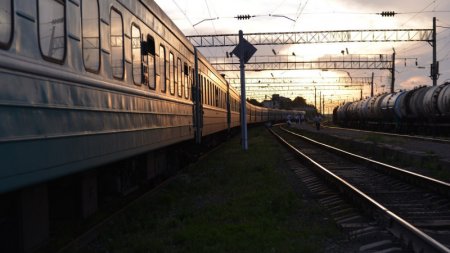 "Пьяная била детей": Пассажирка поезда пожаловалась на соседку по купе