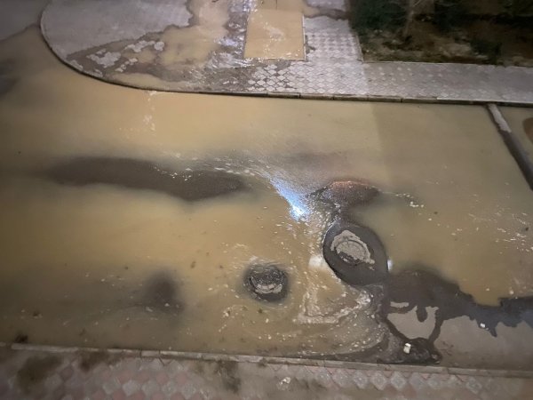 Коммунальная неразбериха! Подвалы нескольких домов в Актау стояли затопленными несколько дней