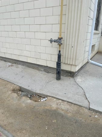 Ақтауда тұрғындар жаңадан салынған үйдің сапасына наразы