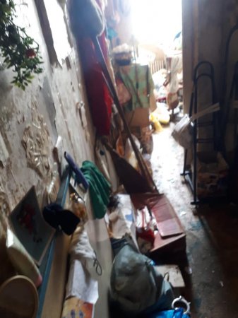 Квартиру одного из домов в Актау превратили в свалку