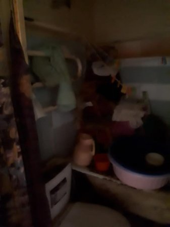 Квартиру одного из домов в Актау превратили в свалку