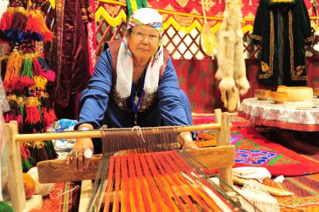 В Актау начала работу ярмарка-выставка ремесленников Мангистауской области