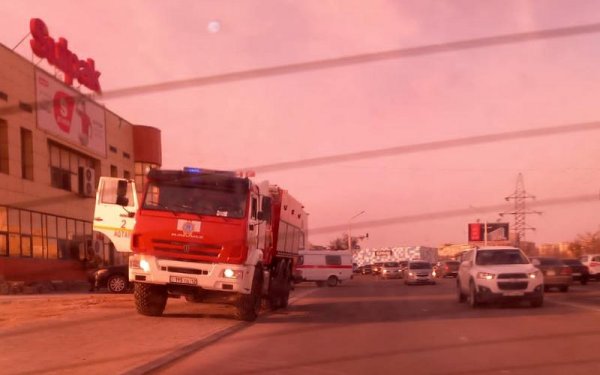 Автомобиль задымился на парковке в Актау