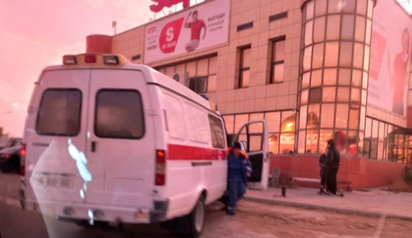 Автомобиль задымился на парковке в Актау