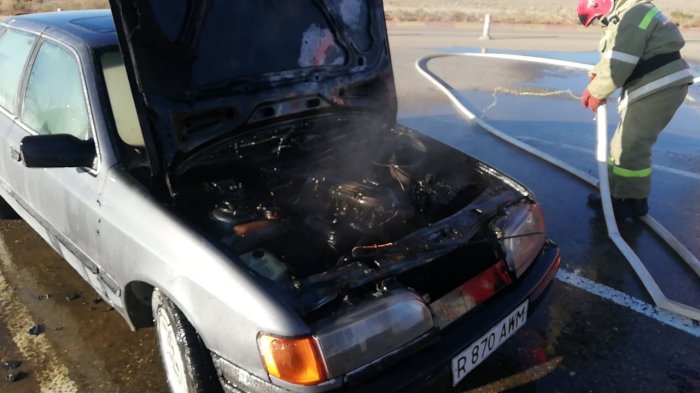 Автомобиль загорелся на парковке аэропорта Актау
