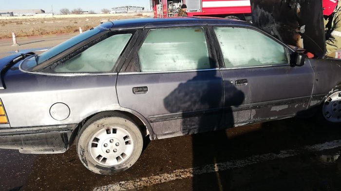 Автомобиль загорелся на парковке аэропорта Актау