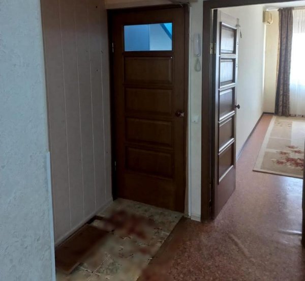 Появились фото с места взрыва в актауской квартире