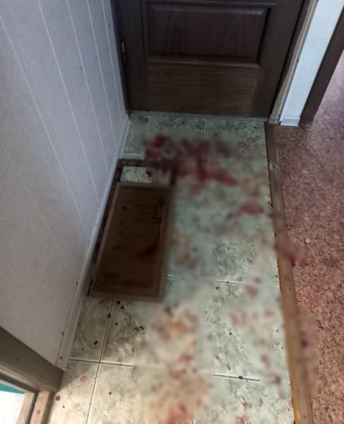 Появились фото с места взрыва в актауской квартире