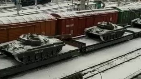 В Минобороны ответили на информацию о перевозке танков в Россию 
