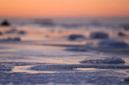 Фотограф из Алматы запечатлел замерзший Каспий в Актау