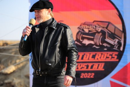 Мужчины, девушки и дети. В Актау прошли республиканские соревнования по мотокроссу