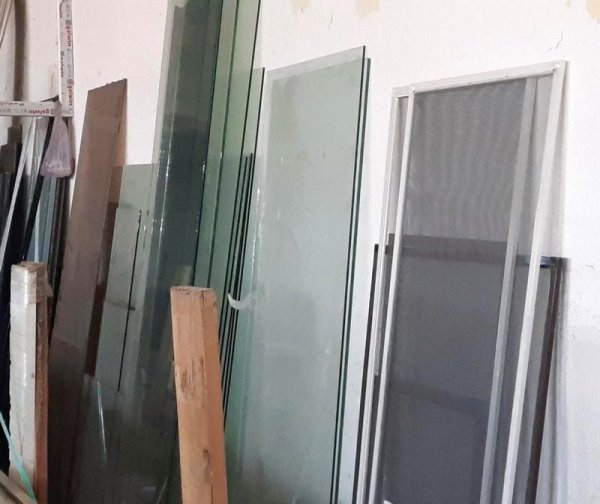 Осужденные делают пластиковые окна близ Актау