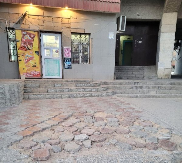 «Обрастают» мусором: проблему жителей Актау не могут решить уже полгода