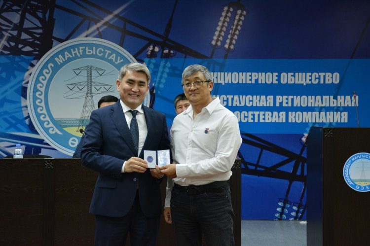 Работники АО «МРЭК» получили профессиональные награды ко Дню энергетика