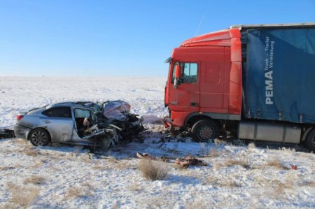 Две смертельные аварии произошли на трассах Казахстана: 7 человек погибли 