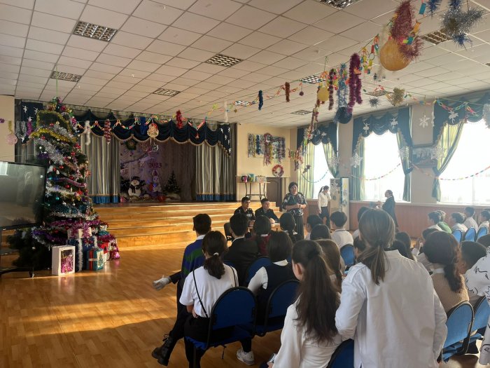 Актауским школьникам рассказали о правилах безопасного обращения с пиротехникой