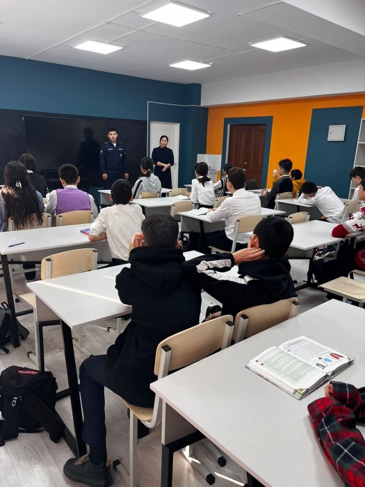 Актауским школьникам рассказали о правилах безопасного обращения с пиротехникой