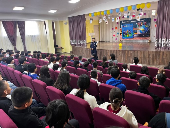 Актауским школьникам рассказали о правилах безопасного обращения с пиротехникой