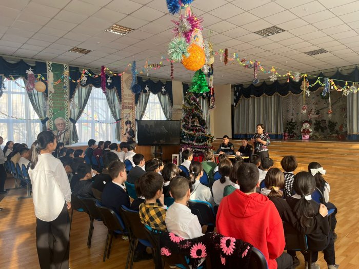 Актауским школьникам рассказали о правилах безопасного обращения с пиротехникой