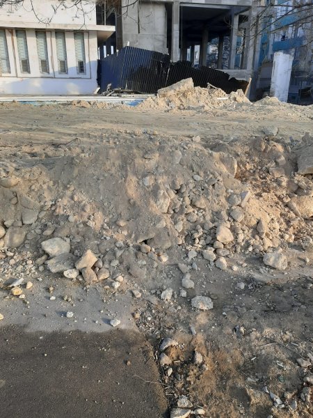 Даже мусор за собой не вывезли: жители 9 микрорайона Актау пожаловались на очередную стройку